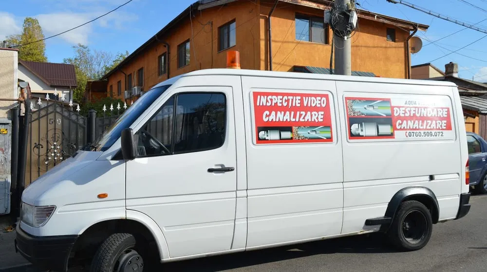 Duba de intervenție desfundări canalizare, gata de plecare